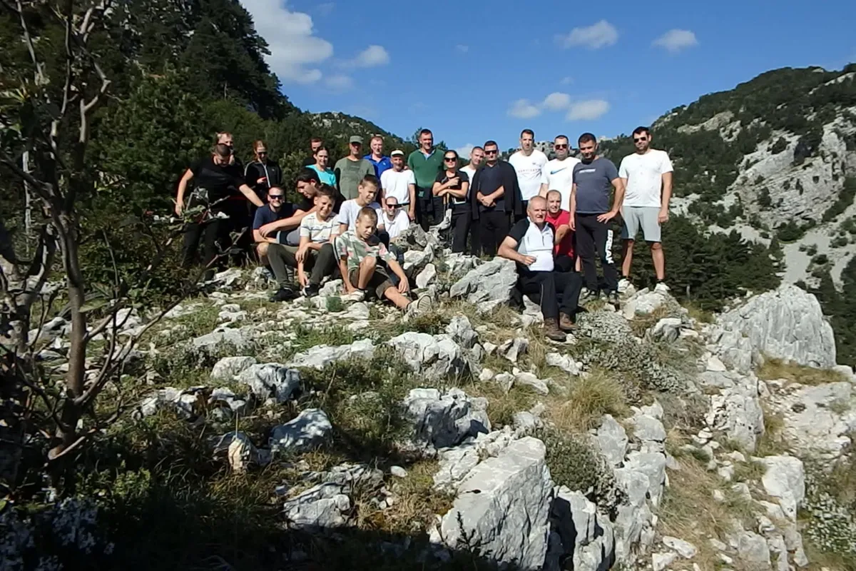 Memorijalni uspon na Golubić u čast poginulim braniteljima FOTO 7