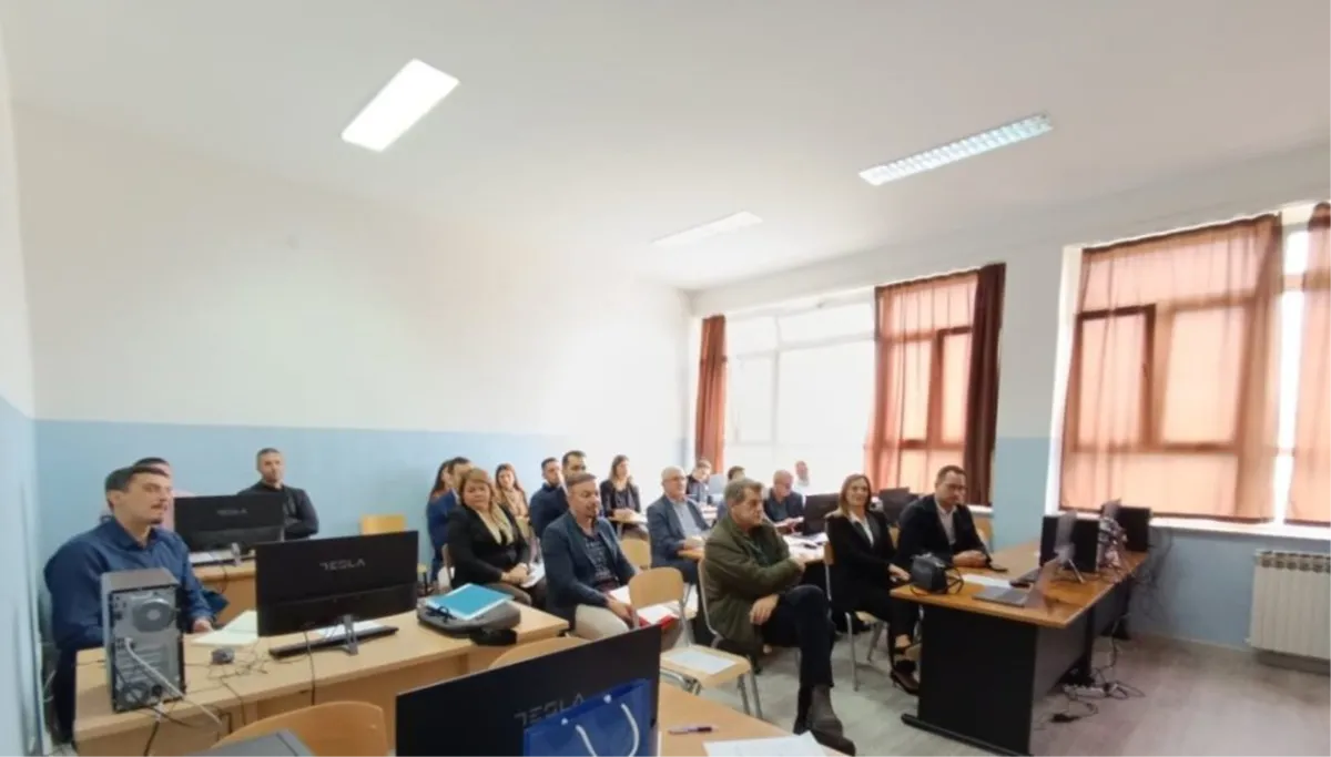 Grude: Prezentirani pravilnici novousvojenog Zakona o srednjem strukovnom obrazovanju i obuci FOTO 3
