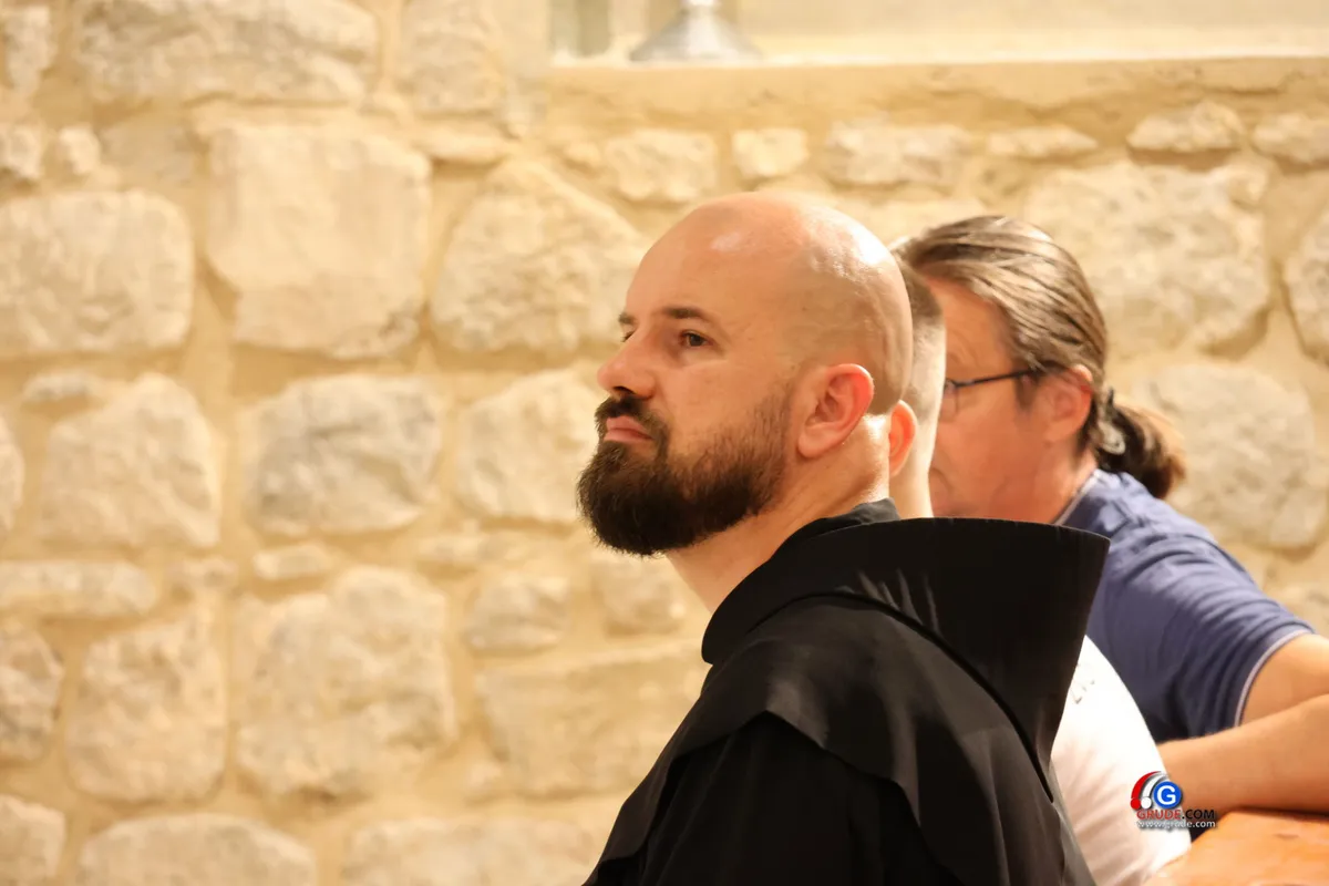 U TVOJIM RUKAMA - fra Marin Karačić pjeva za centar ''Marija - naša nada''