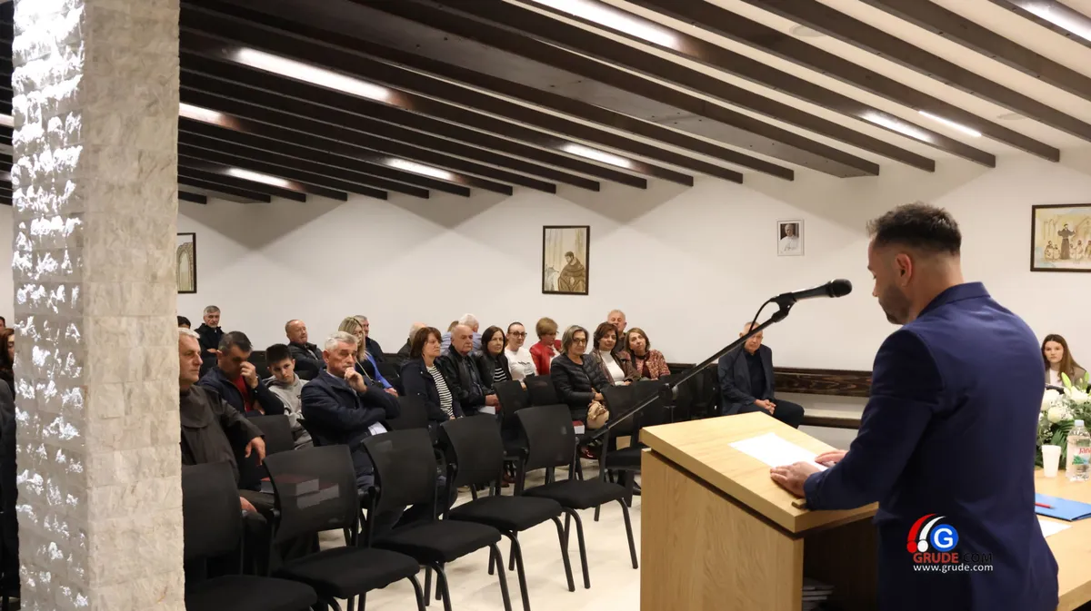 Predstavljena knjiga ''Krvlju opečaćeni za nebo'', u kojoj su opsežno sabrani životopisi 66. hercegovačkih franjevaca ubijenih u II. svjetskom ratu i poraću FOTO 7