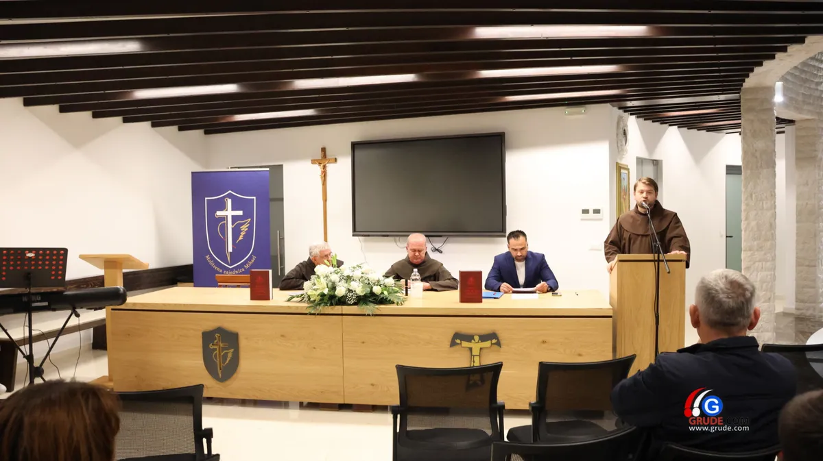 Predstavljena knjiga ''Krvlju opečaćeni za nebo'', u kojoj su opsežno sabrani životopisi 66. hercegovačkih franjevaca ubijenih u II. svjetskom ratu i poraću FOTO 11