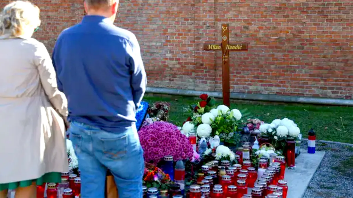 Najviše svijeća na grobu Milana Bandića! Zagreb i dalje pamti omiljenog gradonačelnika