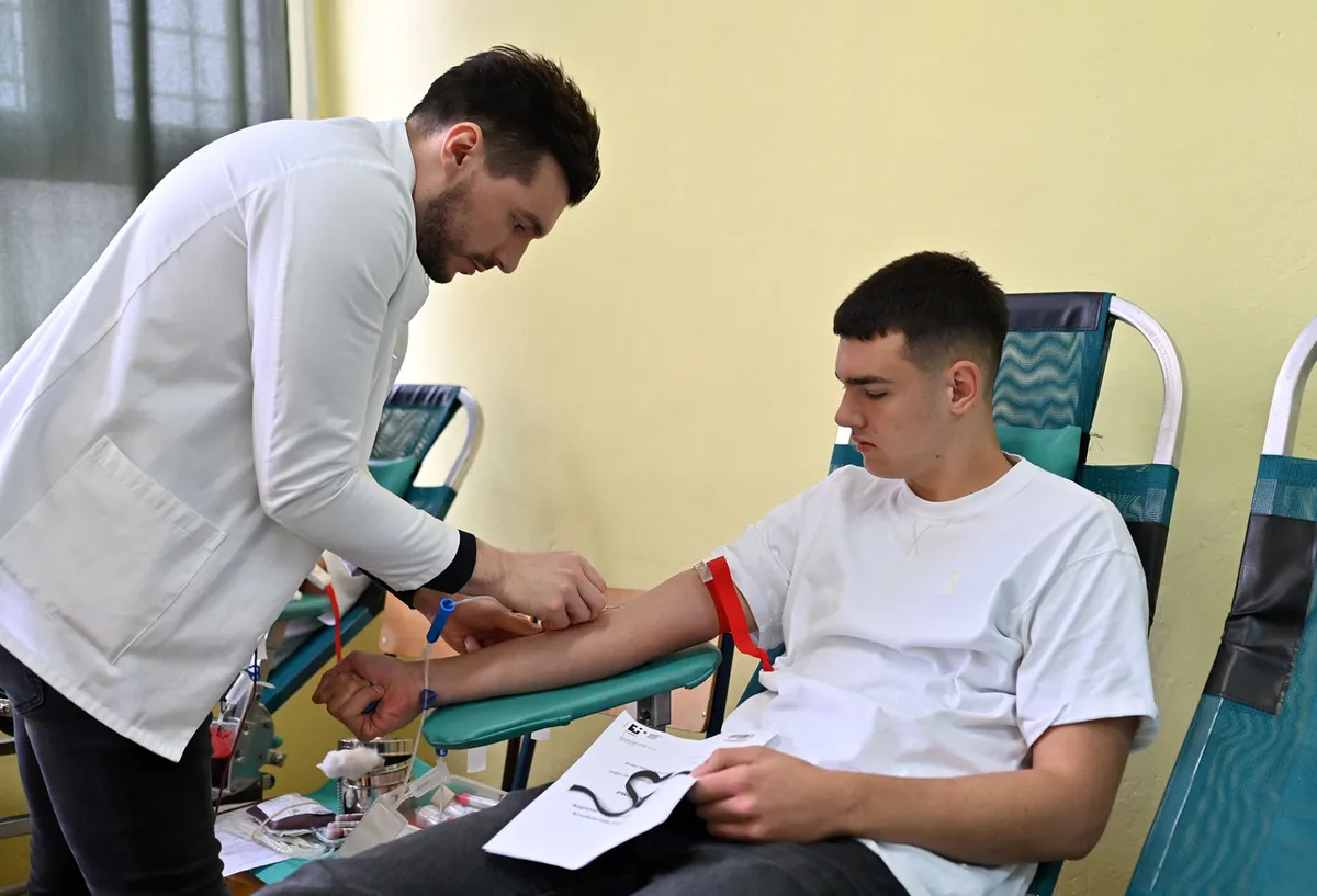 Grudski srednjoškolci darovali 22 doze krvi FOTO 3