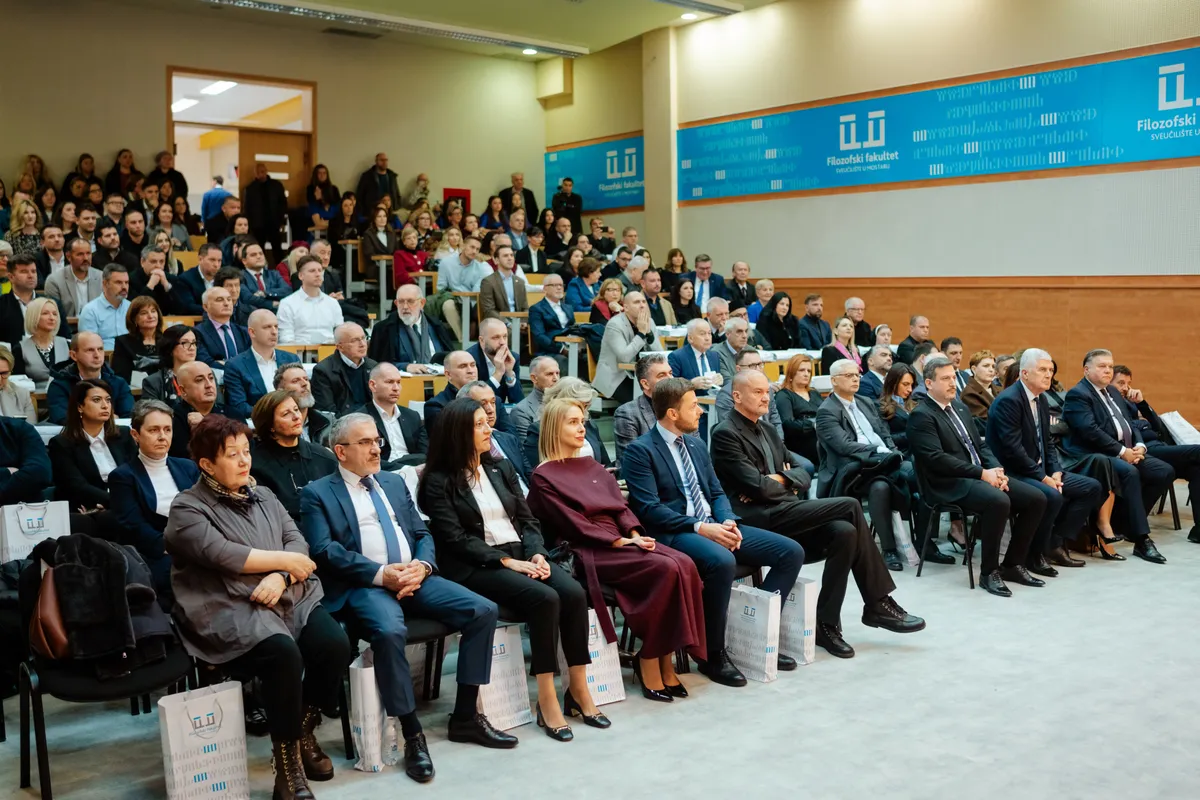 FOTO: Svečanom akademijom obilježena 20. godišnjica Filozofskog fakulteta SUM-a 7