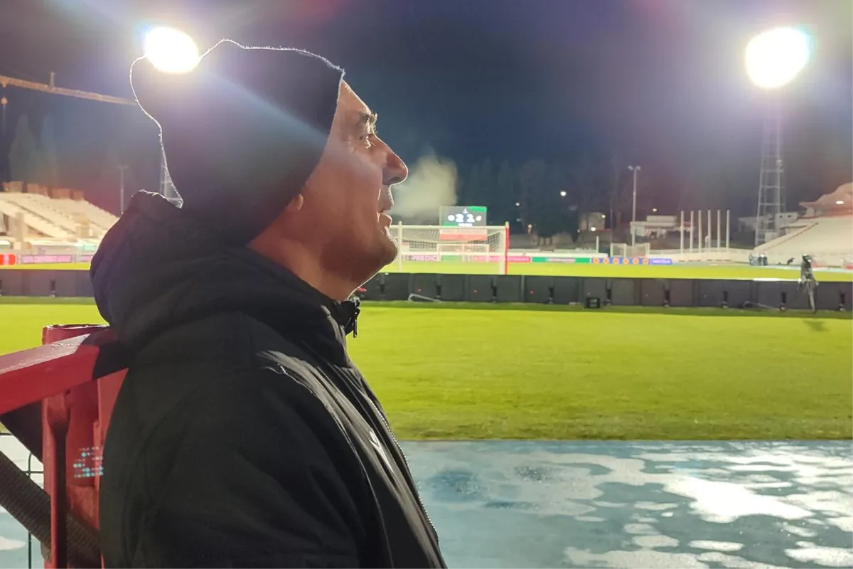 Zrinjski slavio, Igor zapalio cigaretu pa slušao pjesmu Ultrasa