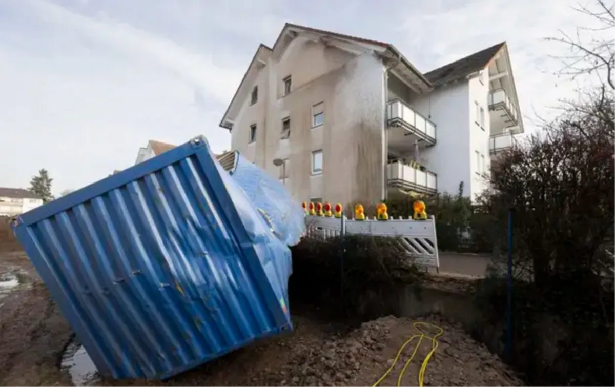 Organizirali detonaciju bombe, oštetili čak 28 stanova