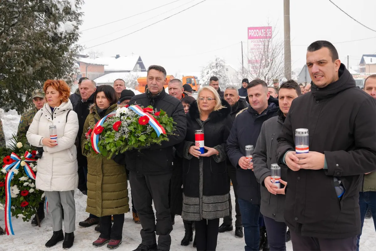 NAJMLAĐA ŽRTVA MASAKRA IMALA DVIJE GODINE Bradara: Buhine Kuće ne traže osvetu, nego istinu i odgovornost