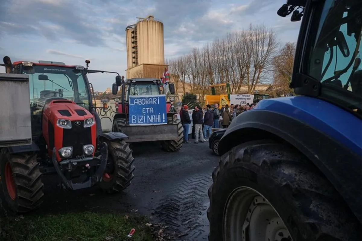 350 traktora na ulicama glavnog grada Francuske