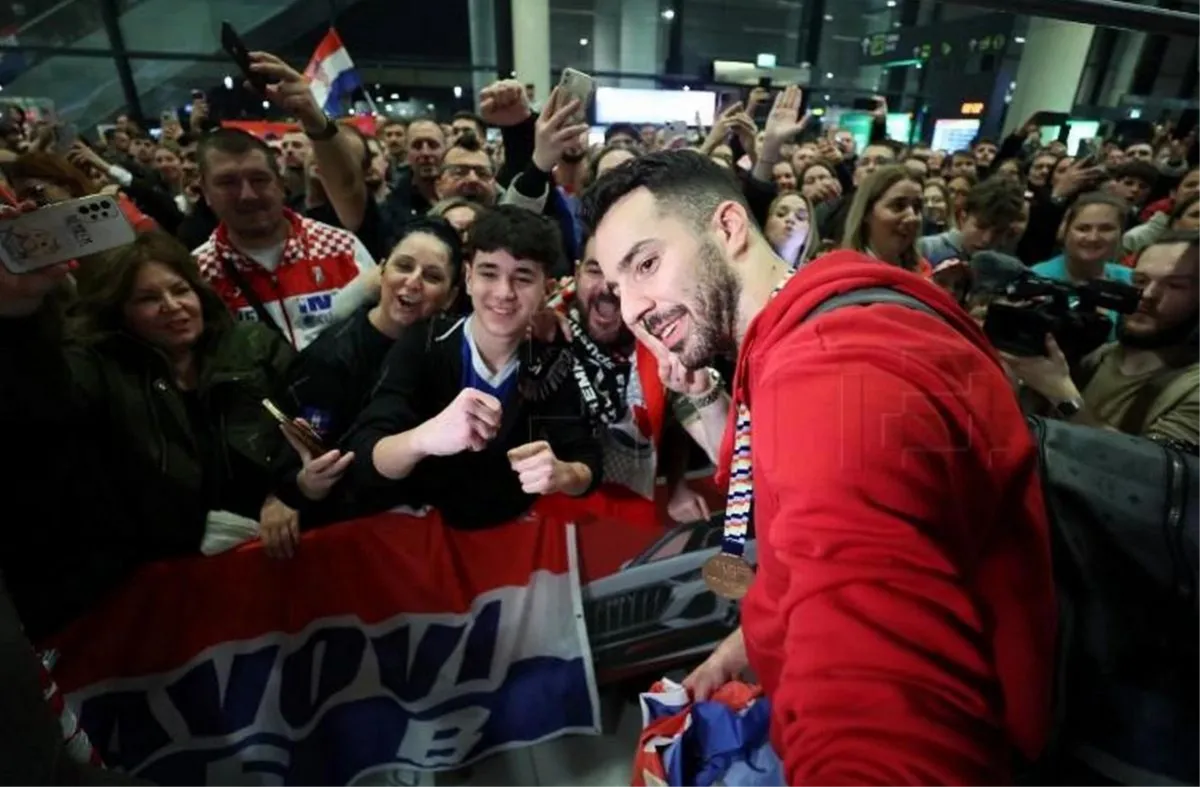 Brončani rukometaši sletjeli u Zagreb, navijači ih čekali u zračnoj luci