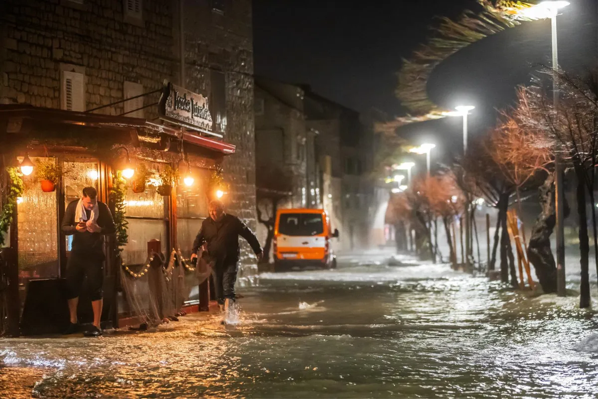 FOTO: Besana noć u Dalmaciji, ovo se ne pamti već desetljećima... 5