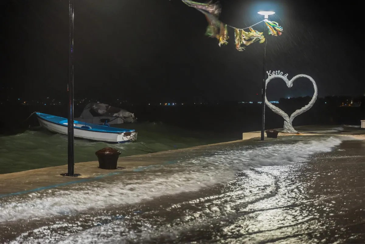FOTO: Besana noć u Dalmaciji, ovo se ne pamti već desetljećima... 6