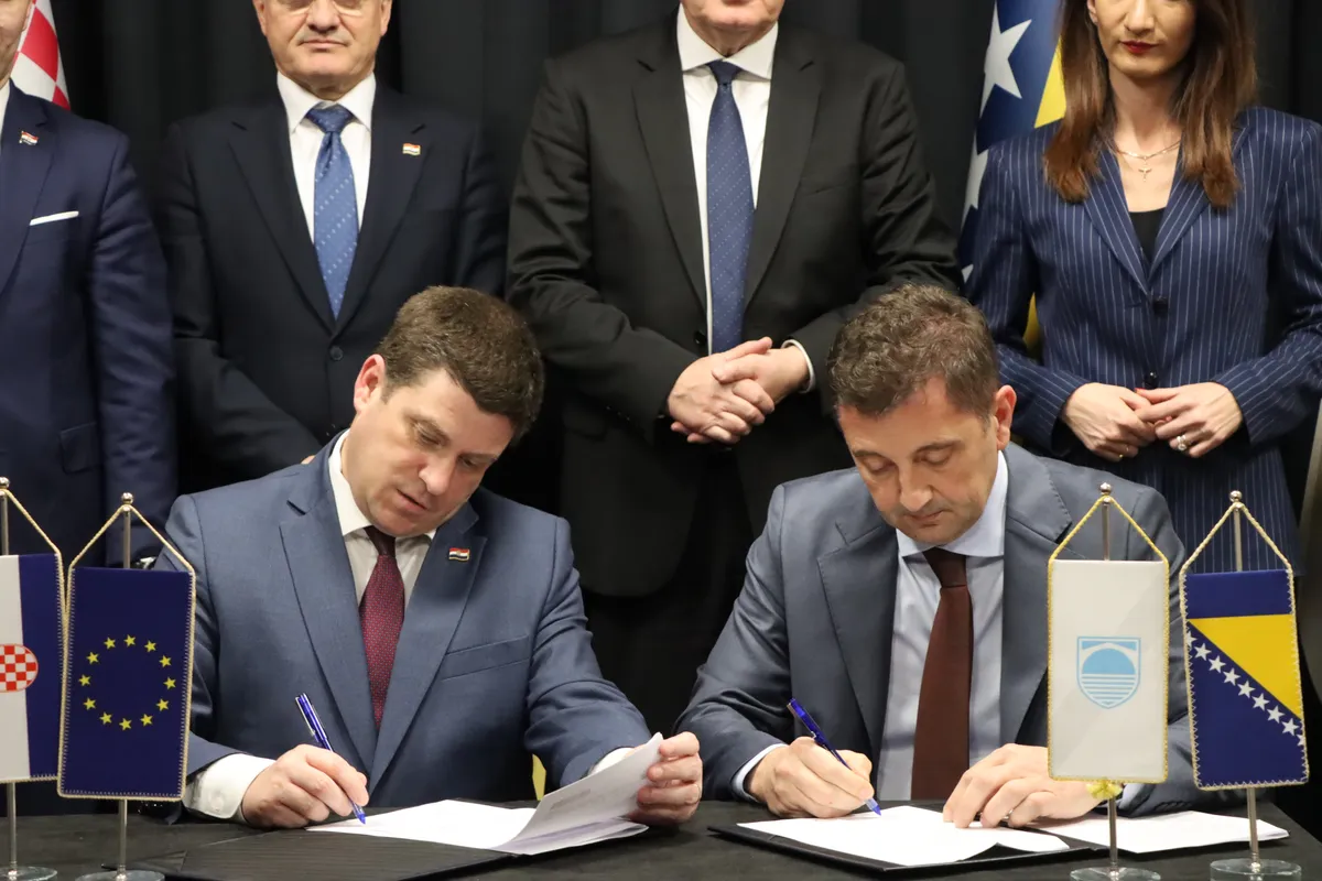 U Zračnoj luci Mostar potpisani ugovori vrijedni 1,75 milijuna eura FOTO 1