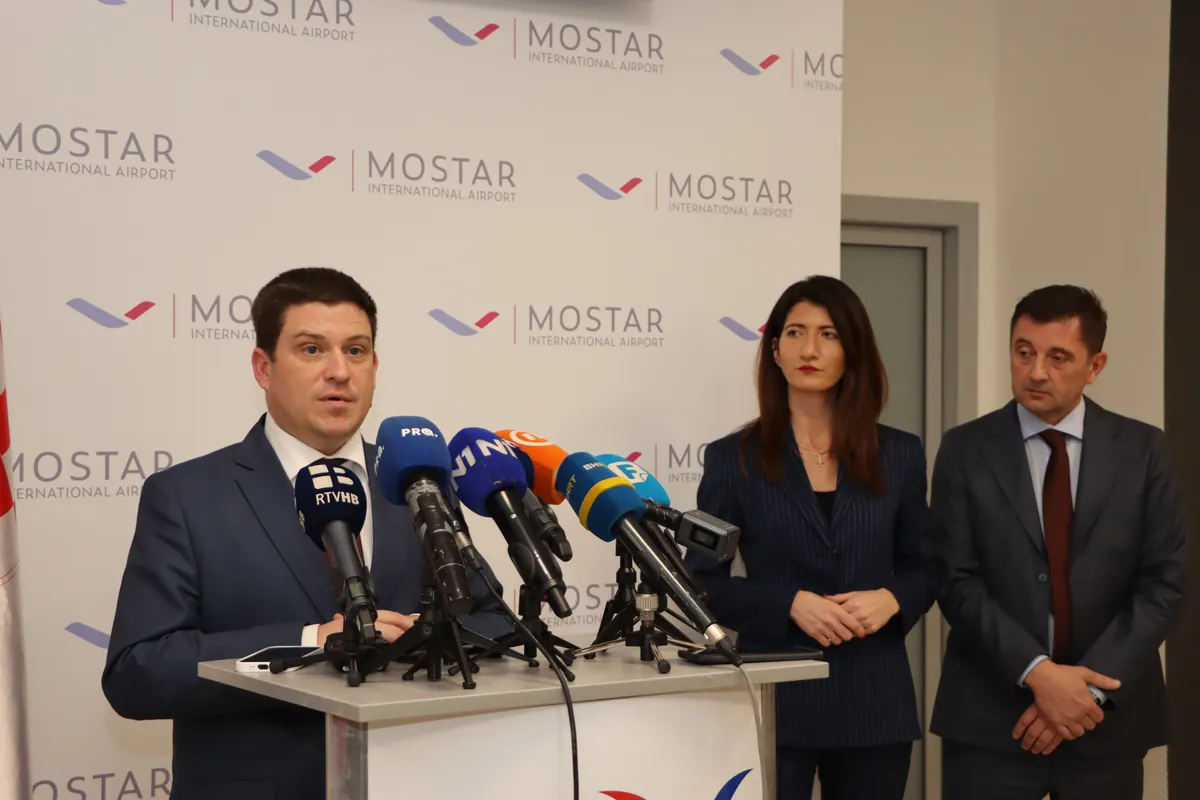 U Zračnoj luci Mostar potpisani ugovori vrijedni 1,75 milijuna eura FOTO 2
