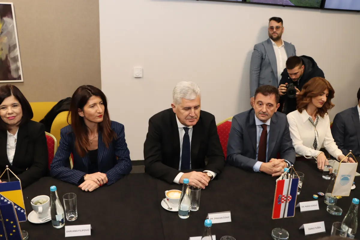 U Zračnoj luci Mostar potpisani ugovori vrijedni 1,75 milijuna eura FOTO 4