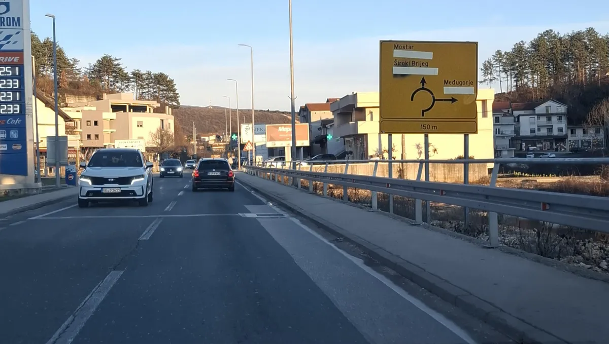 FOTO: Noć na glavu i udri! Jutros kroz Široki Brijeg usporen promet, ali je urađeno što je planirano 5