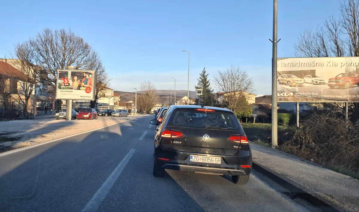 FOTO: Noć na glavu i udri! Jutros kroz Široki Brijeg usporen promet, ali je urađeno što je planirano 4