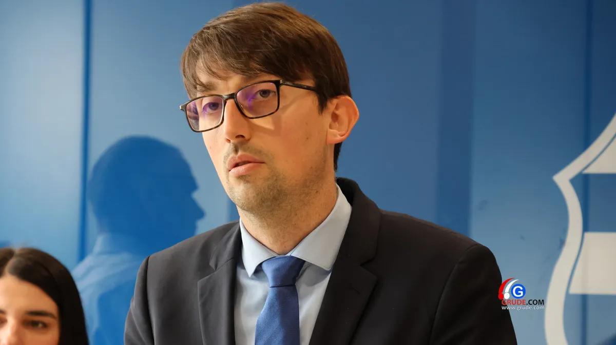 FOTO/VIDEO: Završena saga! POTPISAN SPORAZUM IZMEĐU VLADE I DOKTORA MEDICINE I STOMATOLOGIJE U ZHŽ-U 1