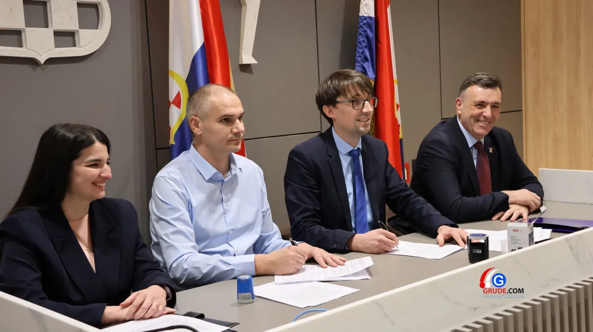FOTO/VIDEO: Završena saga! POTPISAN SPORAZUM IZMEĐU VLADE I DOKTORA MEDICINE I STOMATOLOGIJE U ZHŽ-U 4