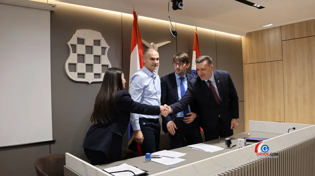 FOTO/VIDEO: Završena saga! POTPISAN SPORAZUM IZMEĐU VLADE I DOKTORA MEDICINE I STOMATOLOGIJE U ZHŽ-U 7