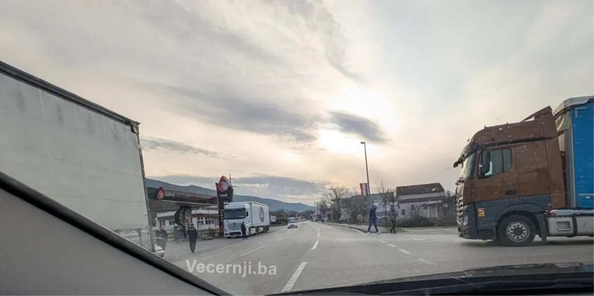 GRUDE: Maskirani razbojnik uz prijetnju oružjem opljačkao benzinsku, svemu prethodio nestanak struje 2