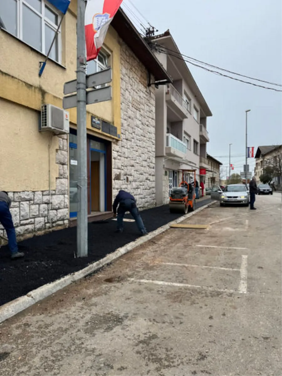 U centru Gruda obnovljen nogostup 1