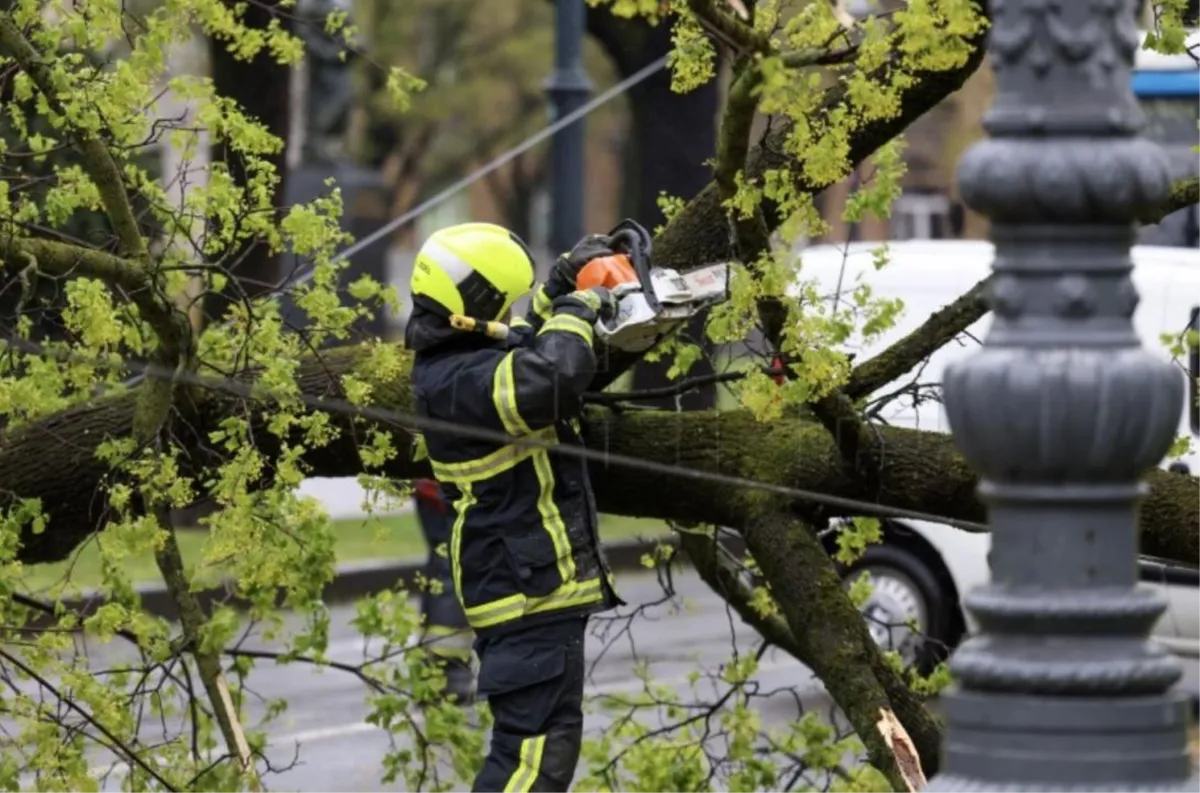 U nevremenu u Zagrebu oštećene 24 osnovne i 16 srednjih škola