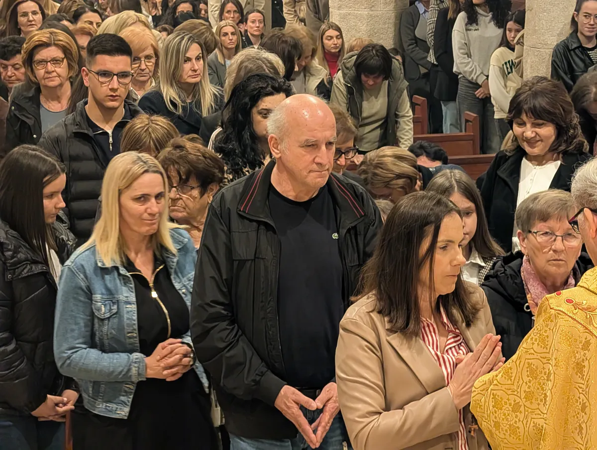 FOTO: VELIKA SUBOTA U GRUDAMA! FRA STANKO PAVLOVIĆ: Svijet ne pripada grobu, nego životu! 15