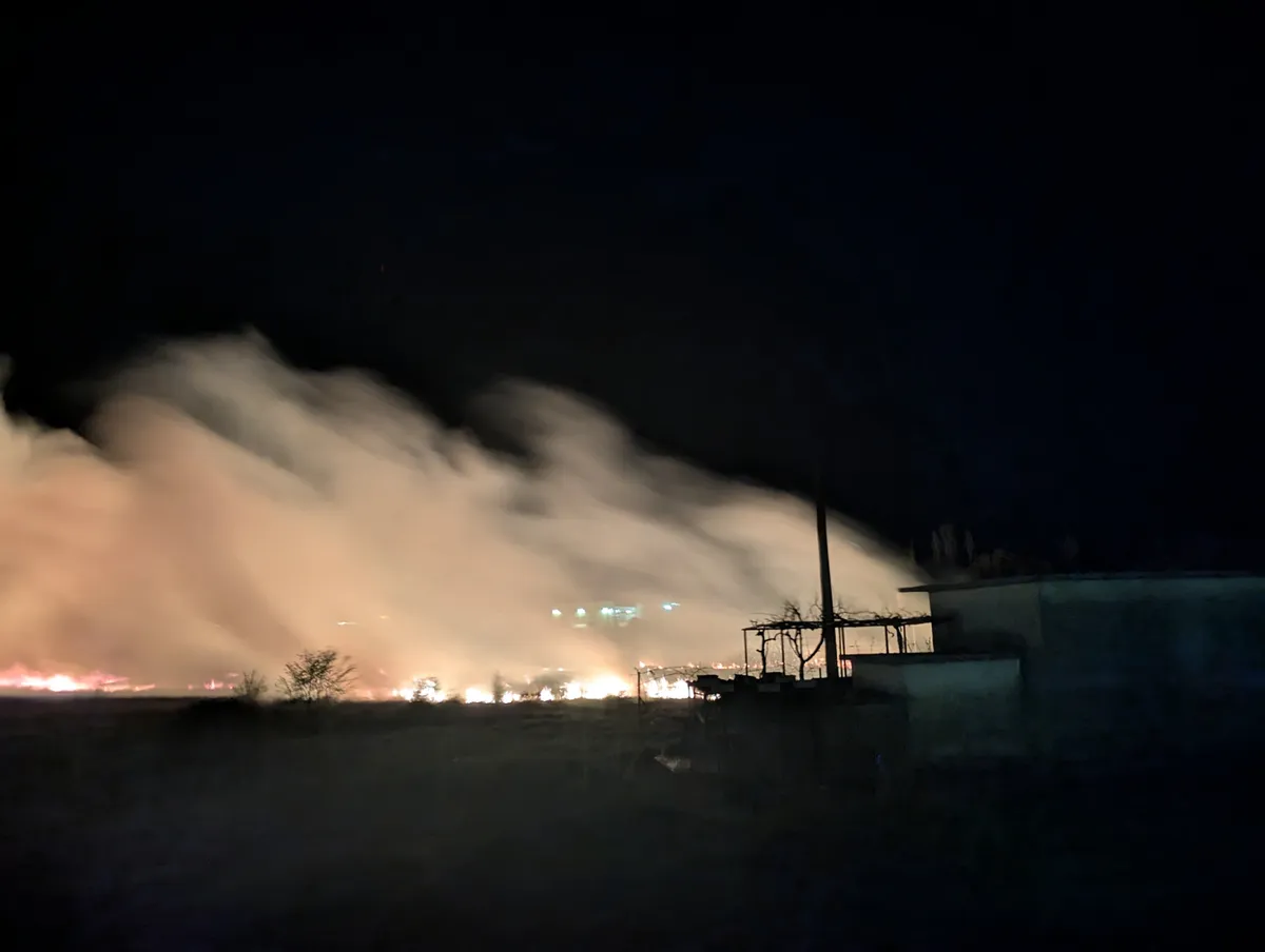 FOTO: Netko je čistio grudsko polje, vatra nije napravila štetu 