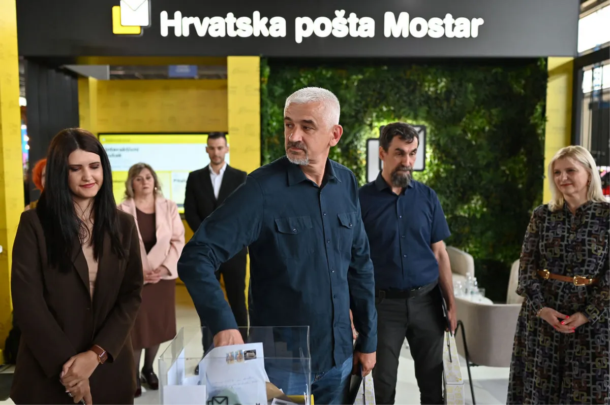 ''Mitovi i flora 2025. – Žalosna vrba i mačići'' Gruđanina Zorana Vlašića najljepša poštanska marka! 3