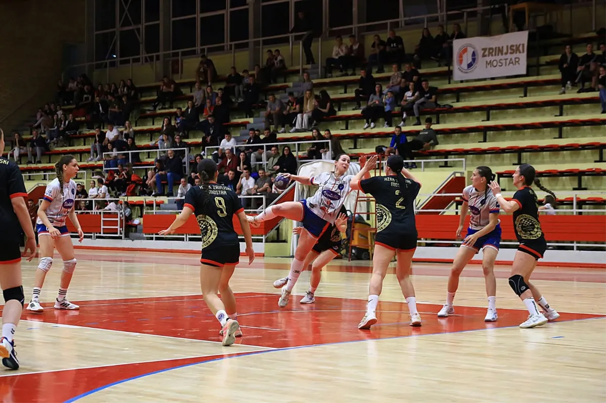 (FOTO) HŽRK Zrinjski - HRK Grude 37:39, 'kćeri bure' otpuhale protivnice