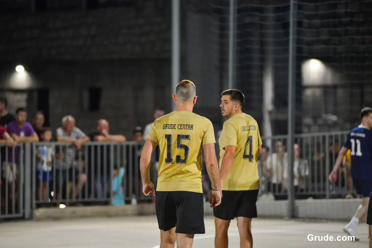 FOTO: GRUDE CENTAR uzeo povijesnu UNDECIMU, Ivan Ćorluka najtrofejniji igrač LMZ-a! Sovići juniorski prvaci 15