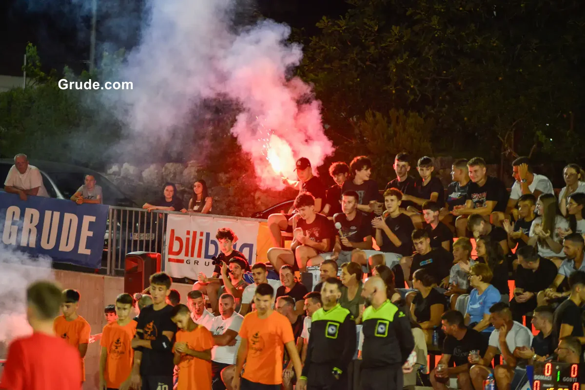 FOTO: GRUDE CENTAR uzeo povijesnu UNDECIMU, Ivan Ćorluka najtrofejniji igrač LMZ-a! Sovići juniorski prvaci 7