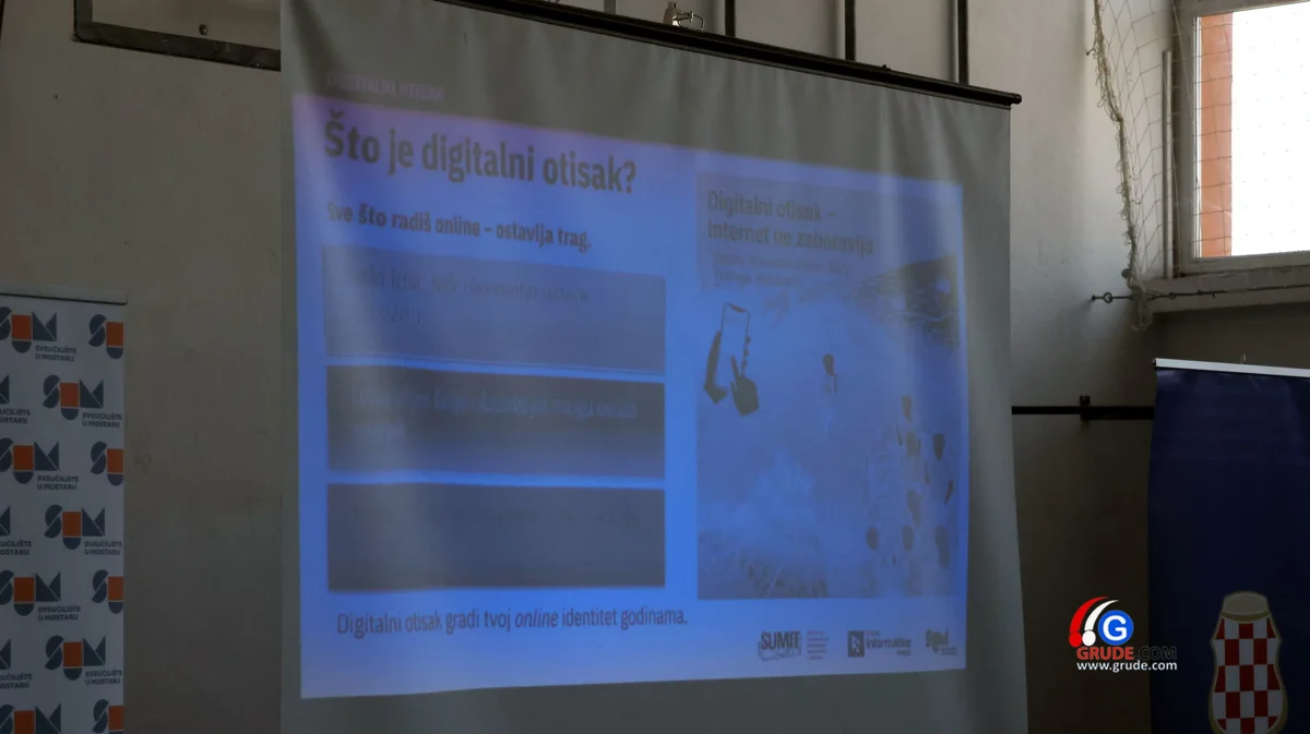 U OŠ Ruđera Boškovića stručnjaci SUMIT-a održali predavanje o sigurnosti na internetu FOTO 10