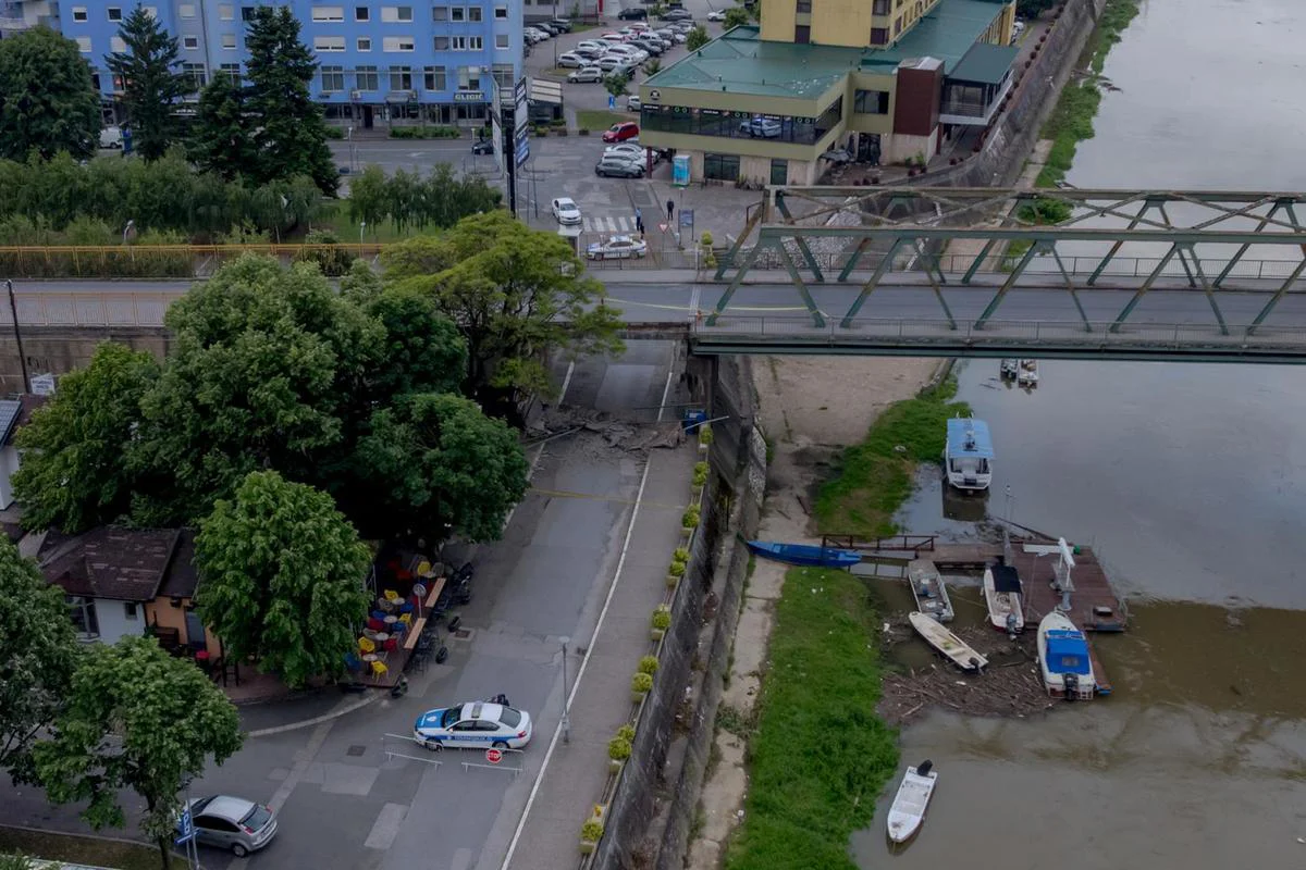 Dok se čeka novi, urušio se stari most na granici BiH i RH kod Gradiške