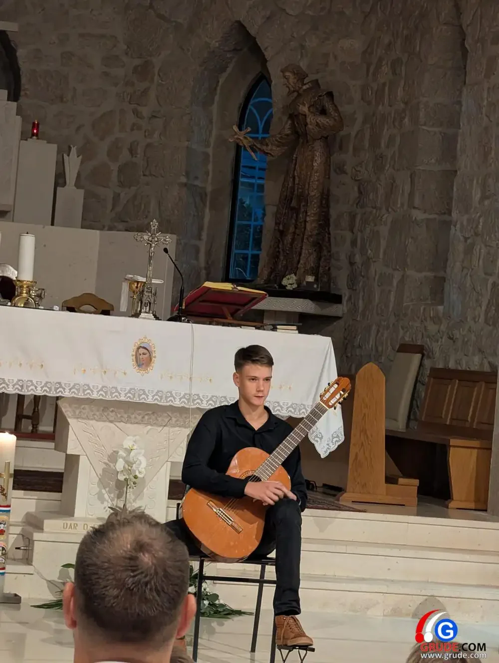 FOTO: Kulturna noć za pamćenje u crkvi svete Kate u Grudama, virtuozi na gitari sve oduševili 1
