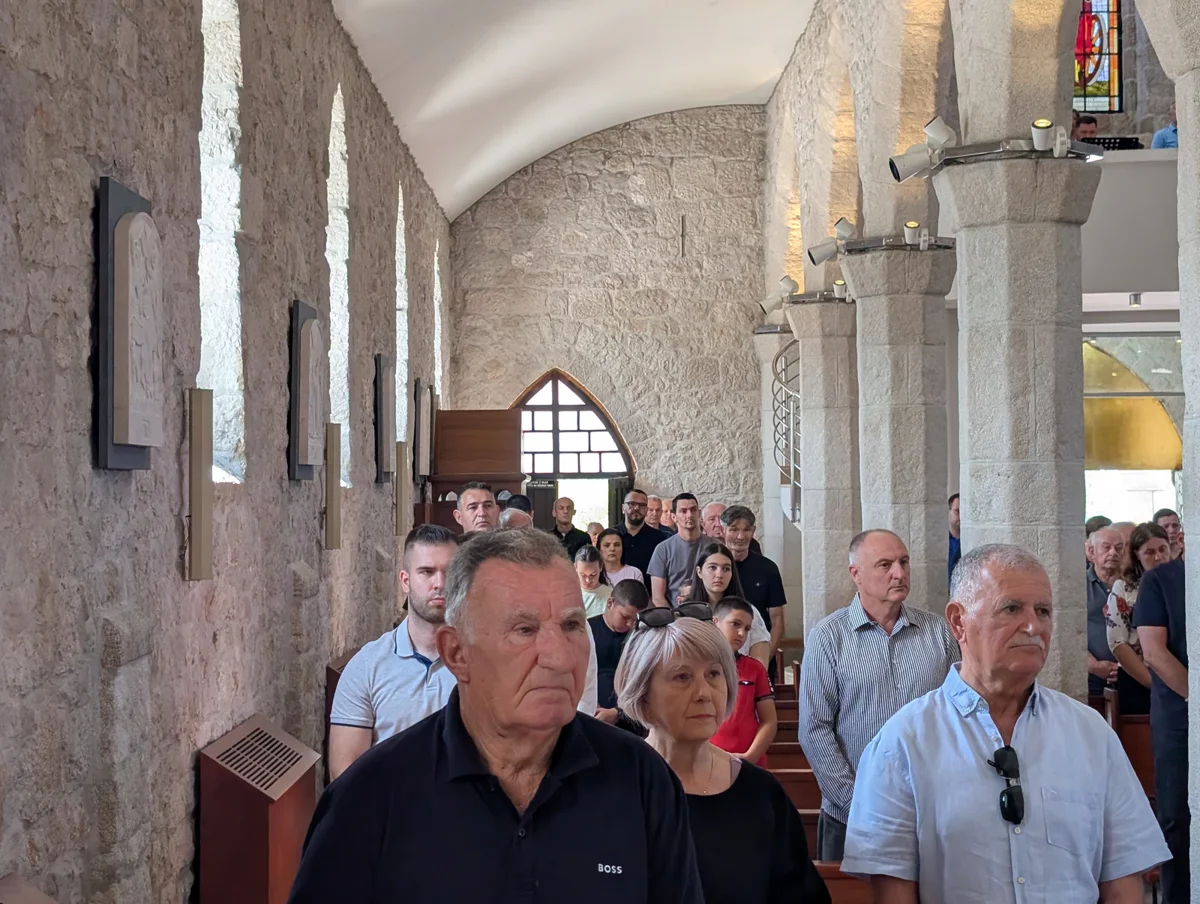 (FOTO) TIJELOVO U GRUDAMA! Fra Stanko Pavlović: Ni bolesti ni kušnje nemaju završnu riječ, nego Gospodin Bog, i zato se ne bojte! 3