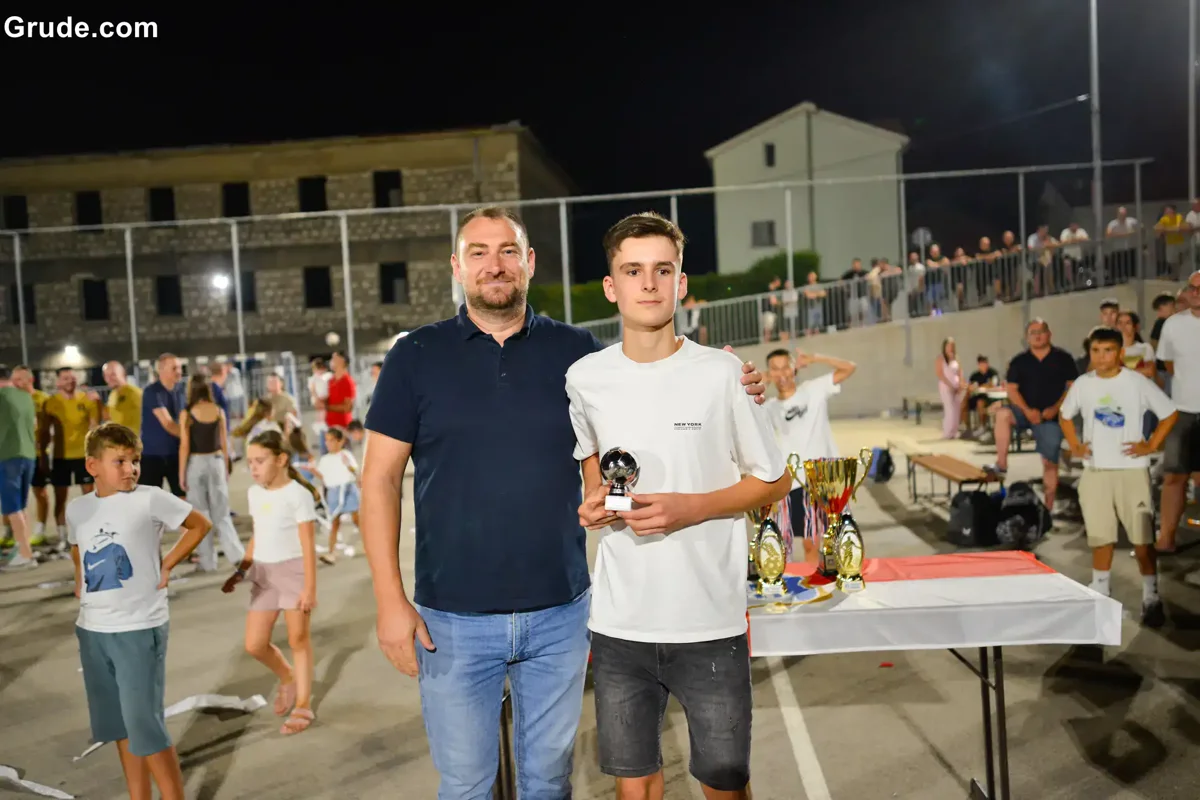 FOTO: GRUDE CENTAR uzeo povijesnu UNDECIMU, Ivan Ćorluka najtrofejniji igrač LMZ-a! Sovići juniorski prvaci 26