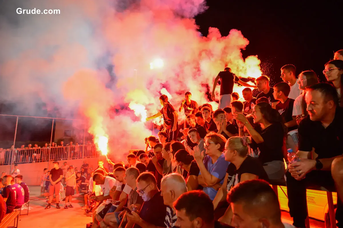 FOTO: GRUDE CENTAR uzeo povijesnu UNDECIMU, Ivan Ćorluka najtrofejniji igrač LMZ-a! Sovići juniorski prvaci 19