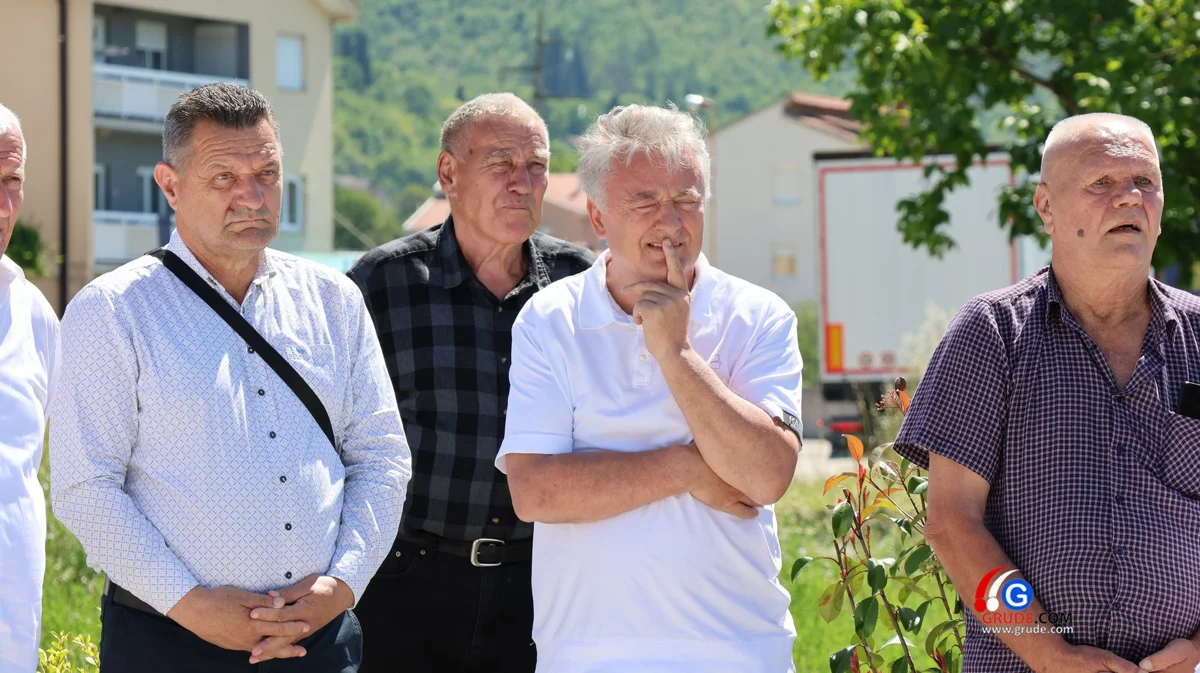 Obitelj i prijatelji čuvaju sjećanje na grudske sinove FOTO 12