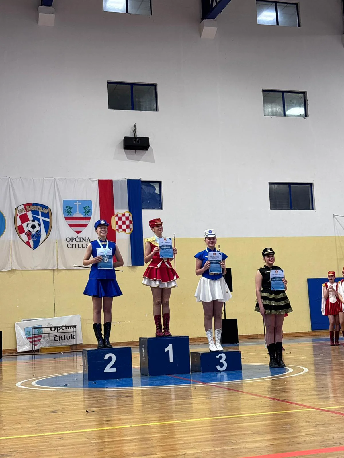 FOTO: Jače i od bure, to su GRUDSKE cure! Mažoretkinje uzele zlato i četiri srebra! 8
