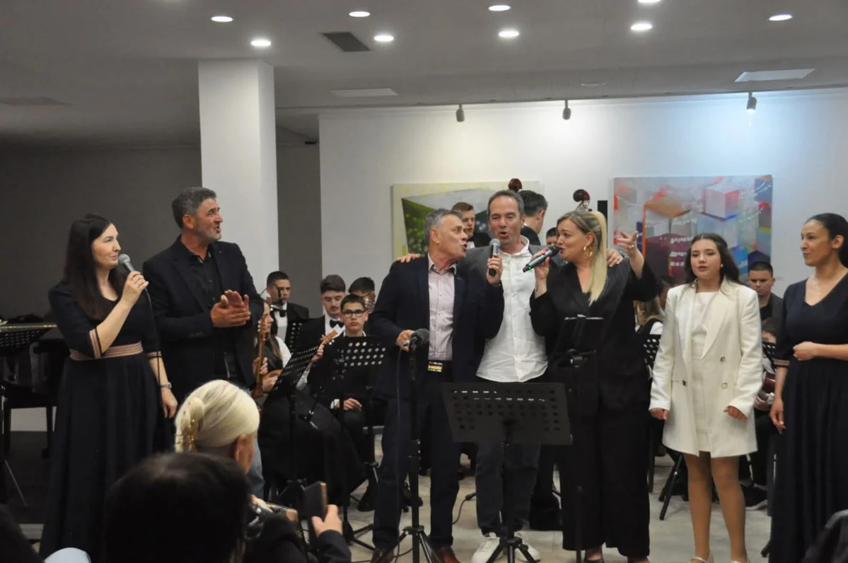 ''Tamo gdje sam rođen'' – hommage Tomislavu Ivčiću koji je raspjevao i publiku FOTO 5