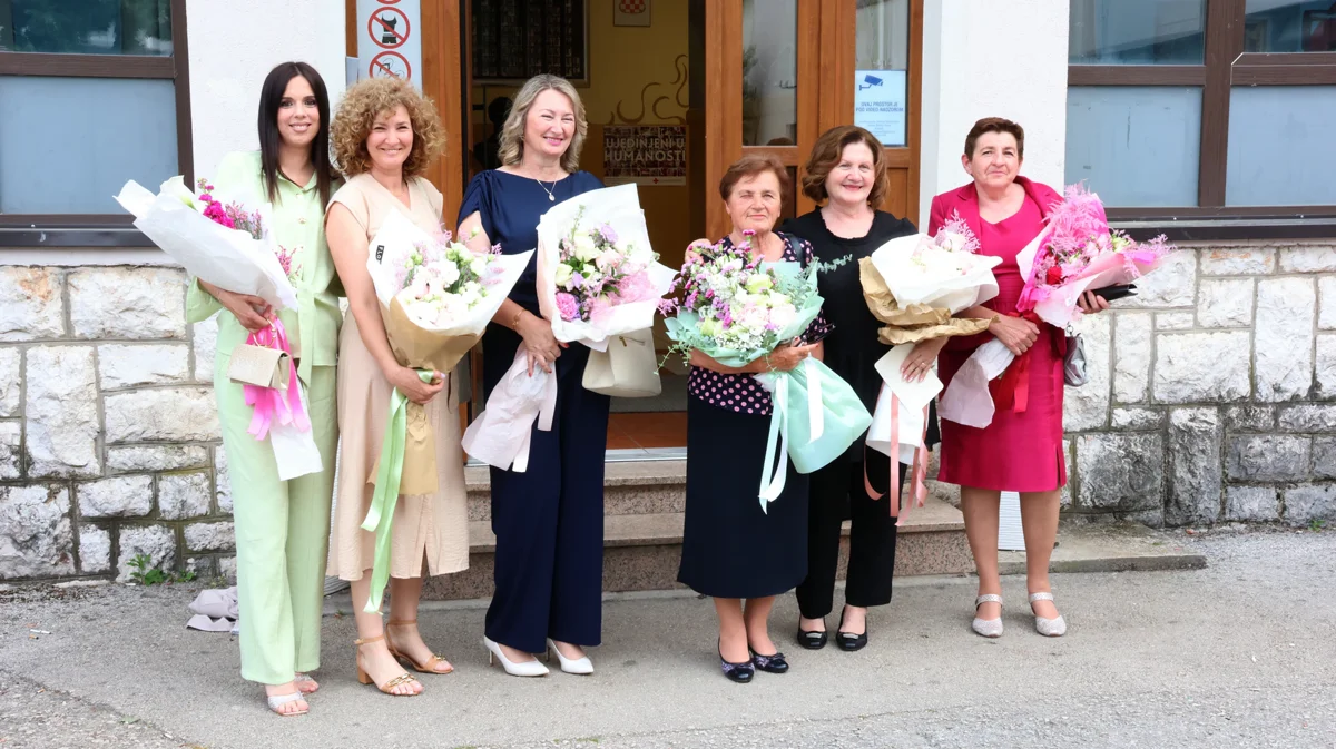 FOTO: Deveta generacija GRUDSKIH gimnazijalaca proslavila 50 godina mature! Ostavili su trag u vremenu 10
