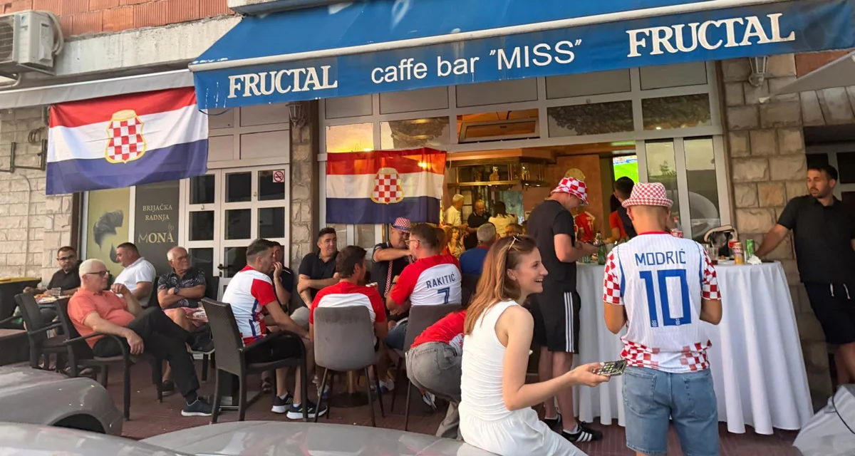 FOTO: GRUDSKI MISS PROSLAVIO 30 GODINA! Kultni kafić velikog srca okupio omiljene goste i prisjetio se prošlosti 3