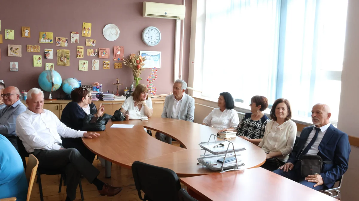 FOTO: Deveta generacija GRUDSKIH gimnazijalaca proslavila 50 godina mature! Ostavili su trag u vremenu 5