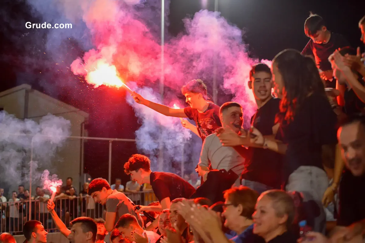 FOTO: GRUDE CENTAR uzeo povijesnu UNDECIMU, Ivan Ćorluka najtrofejniji igrač LMZ-a! Sovići juniorski prvaci 18