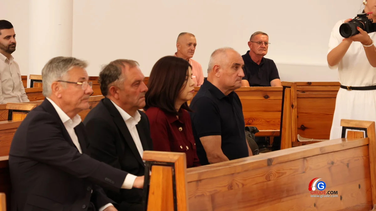 FOTO: Grude čuvaju sjećanje na predsjednika Matu Bobana, obilježeno 29 godina od smrti 13