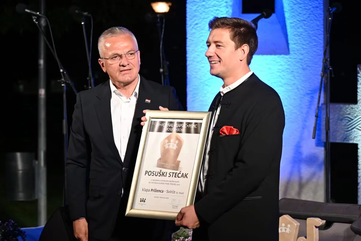 Klapa Krunik osvojila Posuški stećak, publika nagradila klapu Podvorje 3
