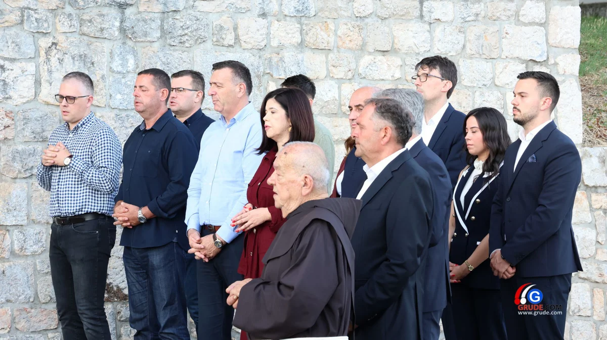 FOTO: Grude čuvaju sjećanje na predsjednika Matu Bobana, obilježeno 29 godina od smrti 24