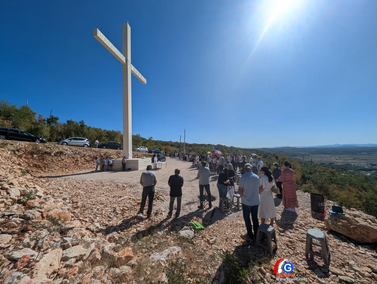 FOTO/VIDEO: Na vrhu Gruda, pod križem koji čuva Hercegovu zemlju, odjeknula poruka: Ovo je naš Križevac 28