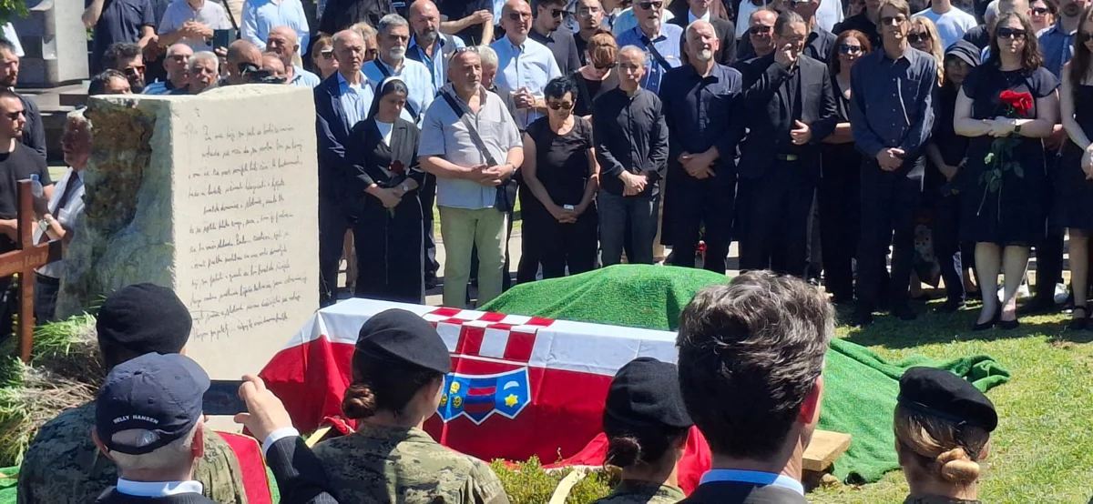 FOTO/VIDEO Heroina Julienne Eden Bušić ispraćena na posljednji počinak 7